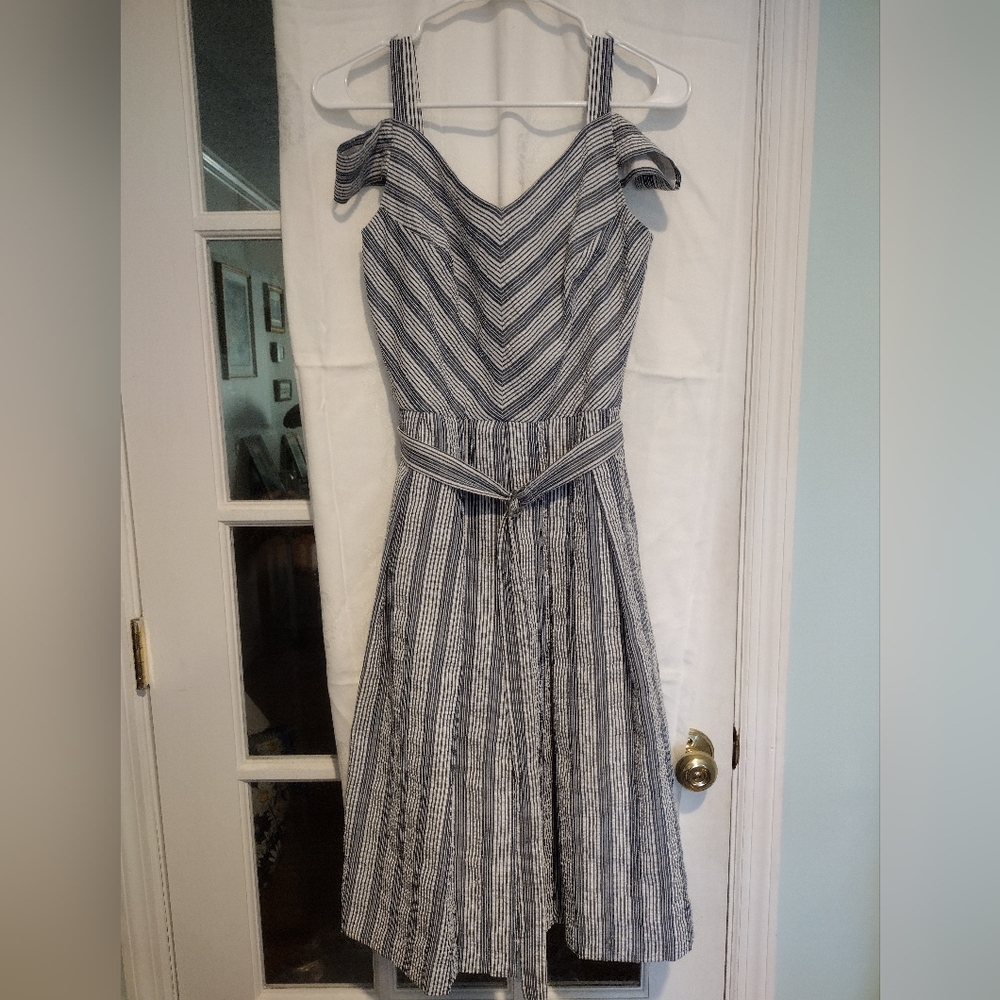 White House Black Market Size 6 Seersucker Dress Blue Striped Nautical Coastal